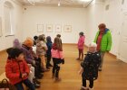 Kinder bei der Führung durch das Kunstmuseum