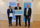 Markt Küps: Regierungspräsidentin von Oberfranken Heidrun Piwernetz mit Bernd Rebhan (Erster Bürgermeister des Marktes Küps) und Ministerialrat Ralph Annau, Referatsleiter 95 des Bayerischen Staatsministeriums für Wirtschaft, Landesentwicklung und Energie.