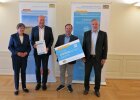 Markt Buttenheim: Regierungspräsidentin von Oberfranken Heidrun Piwernetz mit Peter Münch (Geschäftsleiter des Marktes Buttenheim), Michael Karmann (Erster Bürgermeister des Marktes Buttenheim) und Ministerialrat Ralph Annau, Referatsleiter 95 des Bayerischen Staatsministeriums für Wirtschaft, Landesentwicklung und Energie.