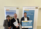 Energieagentur Oberfranken e.V.: Regierungspräsidentin Heidrun Piwernetz mit Wolfgang Böhm (Geschäftsführer) und Jan Buchta (Mitarbeiter).