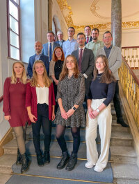 Gruppenbild der neuen Regierungsinspektoren/-innen