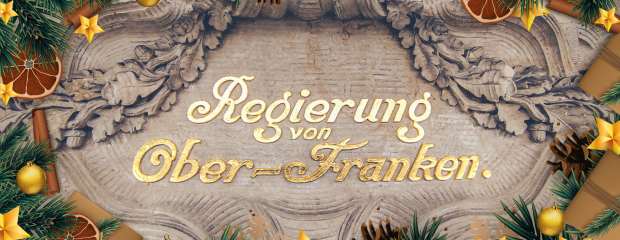 Weihnachtlicher Schriftzug am Regierungsgebäude mit Deko Weihnachtlicher Schriftzug am Regierungsgebäude mit Deko