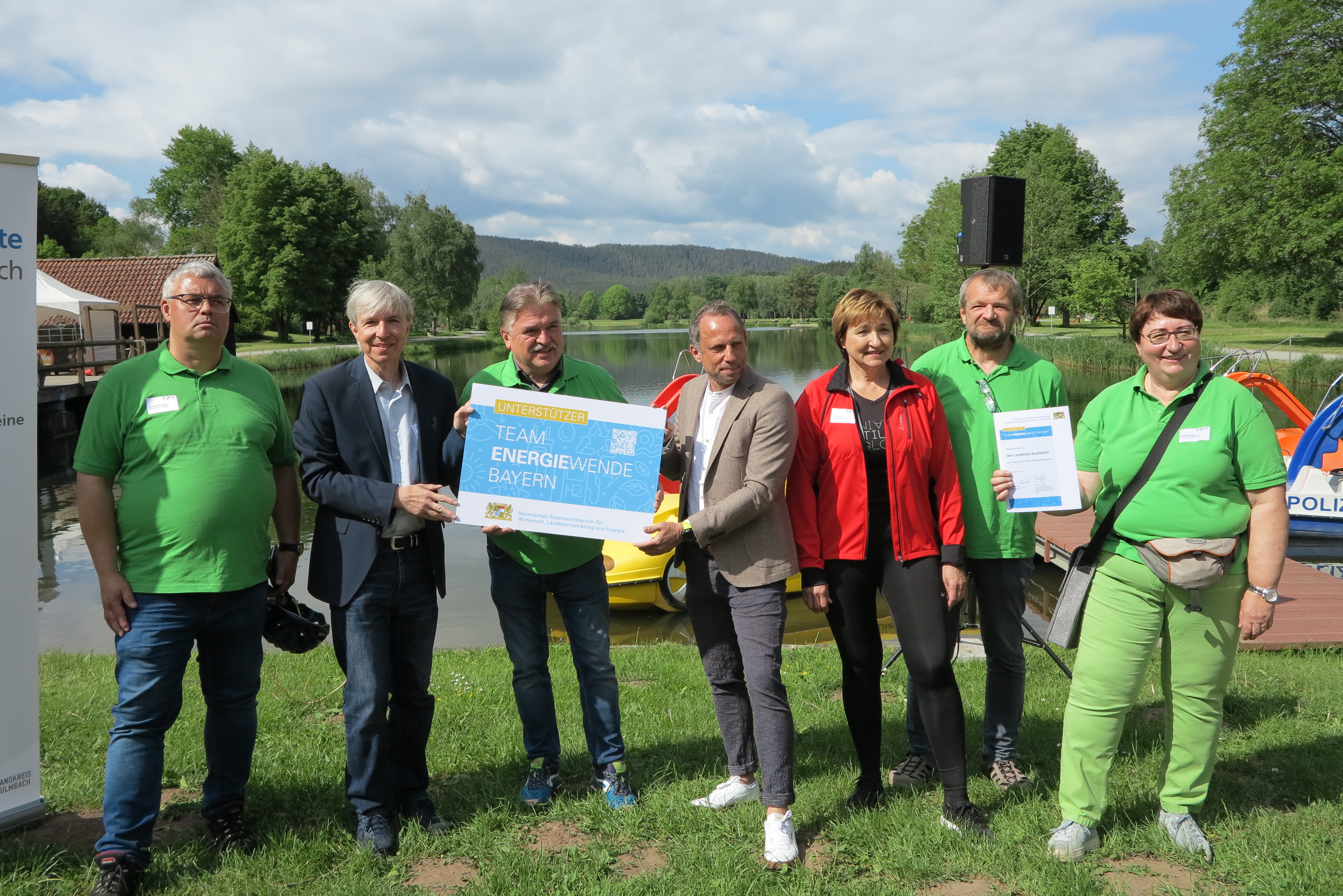 V.l.n.r.: Herwig Neumann, Bürgermeister der Gemeinde Trebgast, Thomas Engel, Regierungsvizepräsident von Oberfranken, Klaus Peter Söllner, Landrat des Landkreises Kulmbach, Thorsten Glauber, Bayerischer Staatsminister für Umwelt und Verbraucherschutz, Anita Sack, Bürgermeisterin der Gemeinde Ködnitz, Karlheinz Vollrath, Kreisvorsitzender Bund Naturschutz, Ingrid Flieger, Klimaschutzmanagerin des Landkreises Kulmbach V.l.n.r.: Herwig Neumann, Bürgermeister der Gemeinde Trebgast, Thomas Engel, Regierungsvizepräsident von Oberfranken, Klaus Peter Söllner, Landrat des Landkreises Kulmbach, Thorsten Glauber, Bayerischer Staatsminister für Umwelt und Verbraucherschutz, Anita Sack, Bürgermeisterin der Gemeinde Ködnitz, Karlheinz Vollrath, Kreisvorsitzender Bund Naturschutz, Ingrid Flieger, Klimaschutzmanagerin des Landkreises Kulmbach