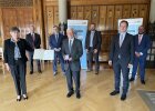 V.l.n.r.: Regierungspräsidentin von Oberfranken Heidrun Piwernetz, Oberbürgermeister Frank Rebhan (Neustadt bei Coburg), MdL Michael Busch, Klaus Habermaass (Bad Rodach), MdL Martin Mittag, Erster Bürgermeister Tobias Ehrlicher (Bad Rodach), Landrat Sebastian Straubel