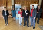 V.l.n.r.: Regierungspräsidentin von Oberfranken Heidrun Piwernetz, stellvertretende Landrätin Rosi Kraus, Dieter Castelhun (Langensendelbach) mit je einer Begleitung links- und rechts von ihm, Erster Bürgermeister Oswald Siebenhaar (Langensendelbach)