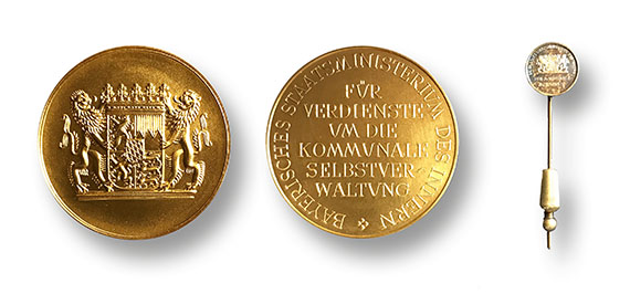 Kommunale Verdienstmedaille Kommunale Verdienstmedaille in Gold mit dazugehöriger Anstecknadel