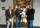 V.l.n.r.: Hermann Bösche (Freiberuflicher Geograph vertretend für die Stadt Bamberg), Simon Bauer (Biodiversitätsbeauftragter der Regierung von Oberfranken), Bernd Reisenweber (Bezirksvorsitzender Oberfranken im Bayerischen Gemeindetag).