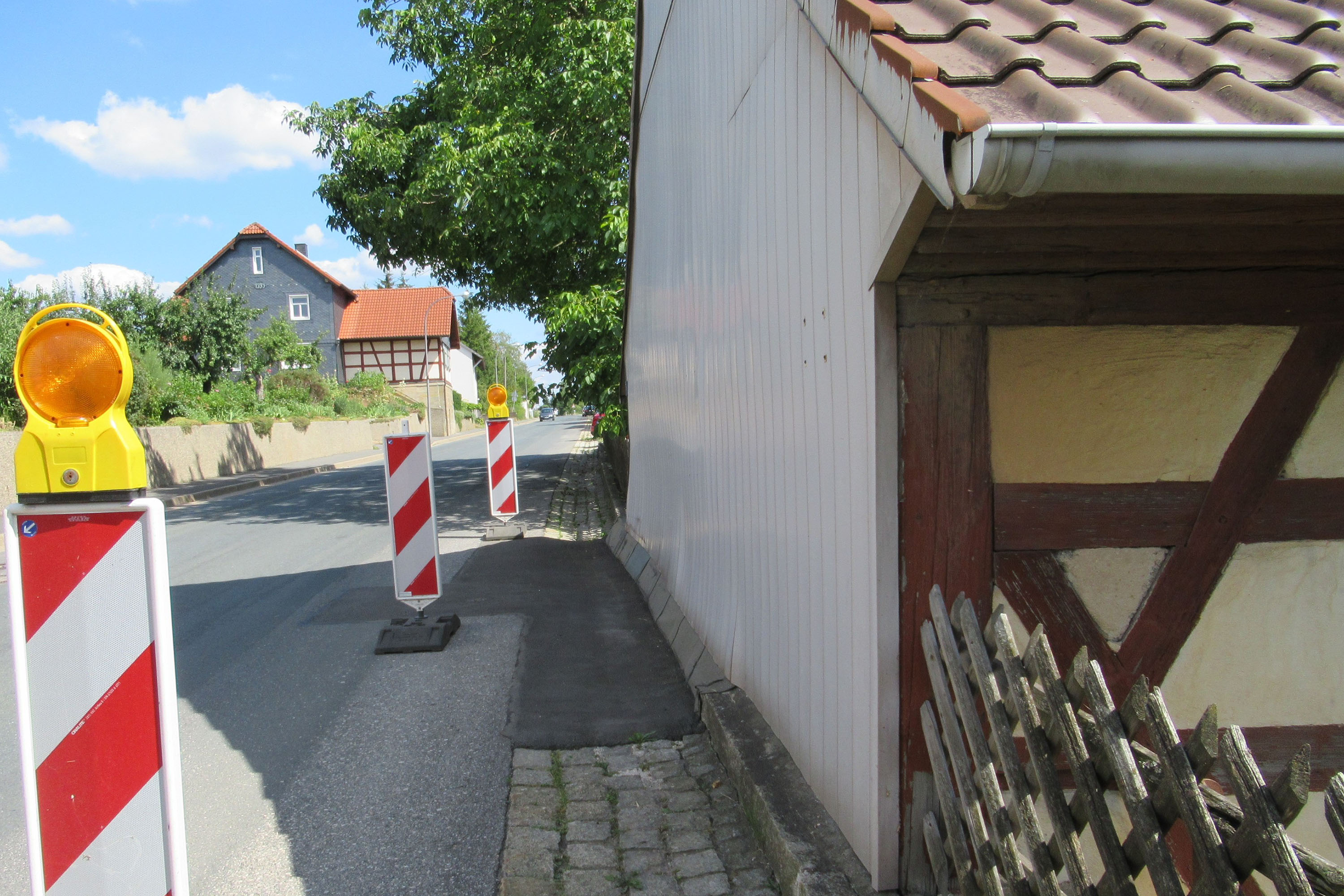 Die kaputte Kreisstraße CO 28 im Bereich des "Brandnershauses".