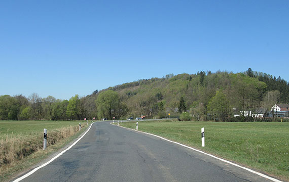 Kreisstraße KC 3 zwischen Pressig und Eila vor der Baumaßnahme.