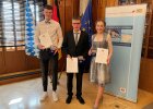 Die drei Prüfungsbesten wurden mit dem Meisterpreis der Bayerischen Staatsregierung ausgezeichnet: Adrian Becker, Lukas Haberberger und Marisa Döhla (von links nach rechts).