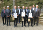 Bamberg: V.l.n.r.  Konrad Schrottenloher, AELF Bamberg; Regierungsvizepräsident Thomas Engel; Matthias Zwosta; Bruno Keller, Stv. Landrat Landkreis Bamberg; Frank Klarmann; Erwin Schwarz, Stv. Bezirkspräsident BBV; Johannes Beßler; MdL Martin Schöffel; Matthias Roder, Prüfungsausschuss