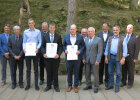 Lichtenfels: V.l.n.r.  Harald Weber, Behördenleiter AELF Coburg-Kulmbach; Regierungsvizepräsident Thomas Engel; Jonas Bauer; Dr. Michael Karrer, Staatsministerium für Ernährung, Landwirtschaft und Forsten; Lukas Zapf; Florian Eisendraut; Erwin Schwarz, Stv. Bezirkspräsident BBV; Helmut Fischer, Stv. Landrat Landkreis Lichtenfels; MdL Martin Schöffel; Michael Bienlein, Kreisobmann BBV; Matthias Roder, Prüfungsausschuss.