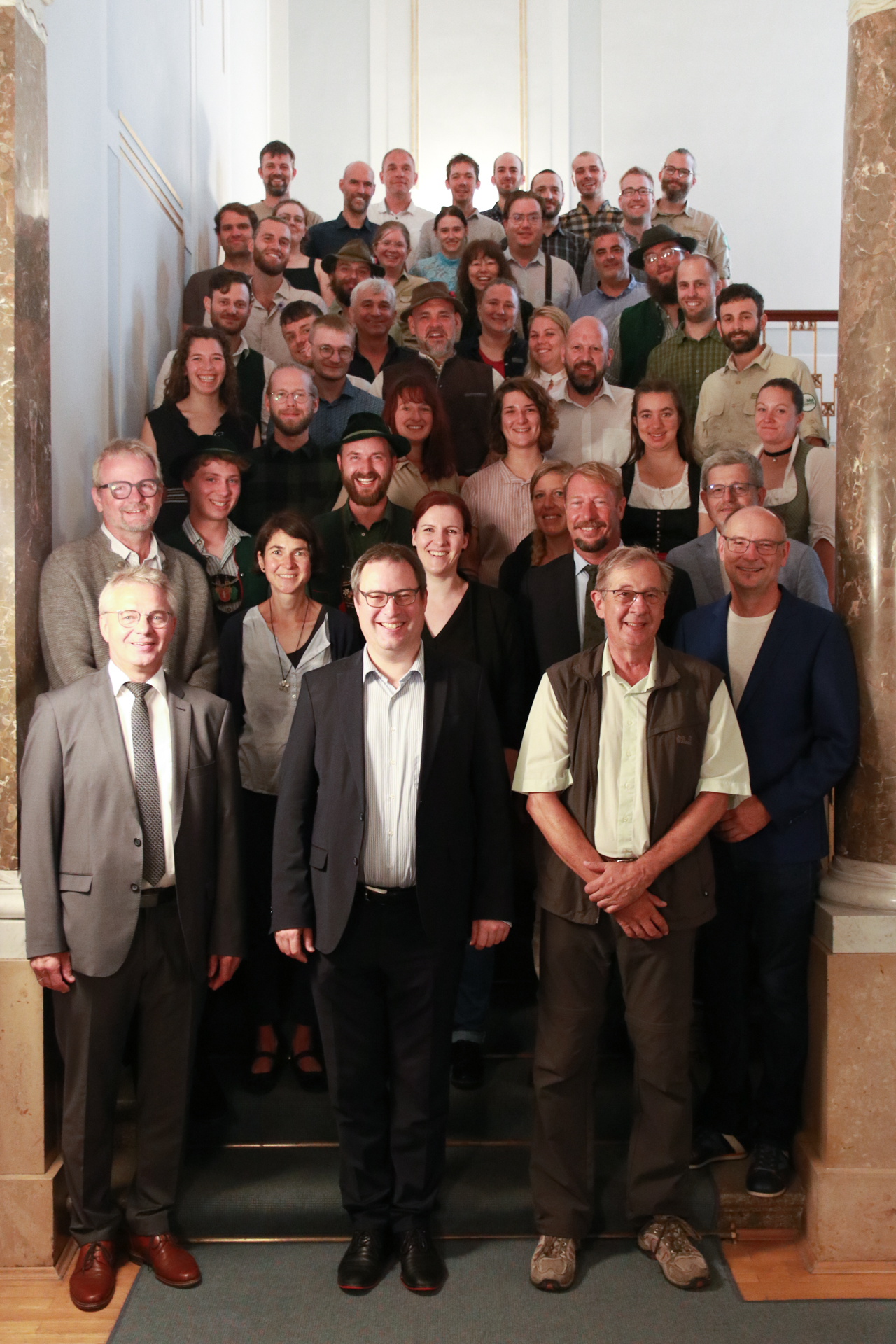 Gruppenbild der Besten im Lehrgang Geprüfter Natur- und Landschaftspfleger