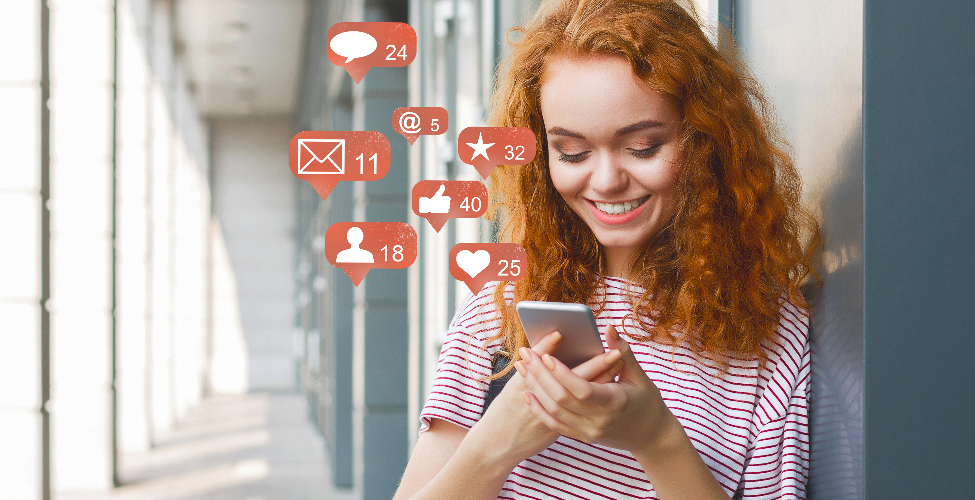 We're social - follow us! Junge Frau surft auf ihrem Smartphone in den sozialen Medien